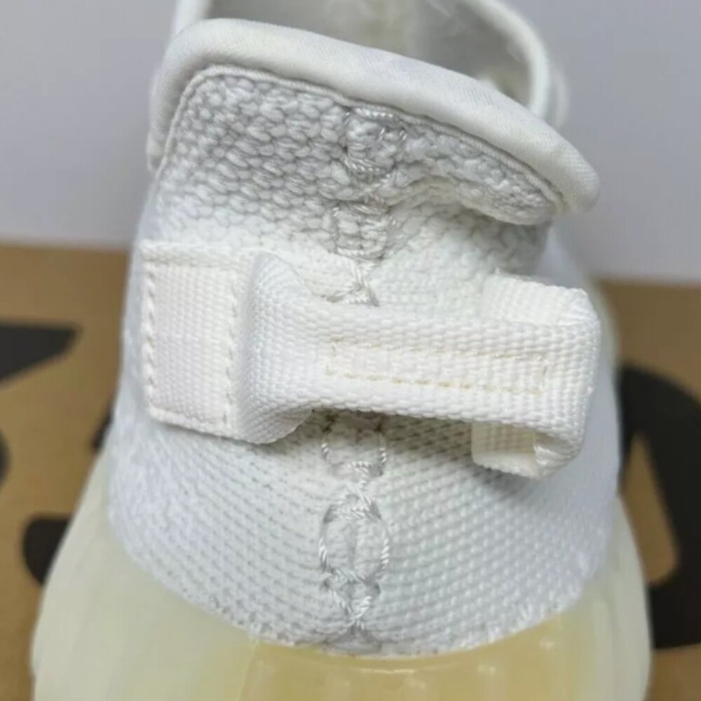 Mens Yeezy Boost 350 V2 TCream/riple White Sneaker Size 9.5 - Picture 10 of 13